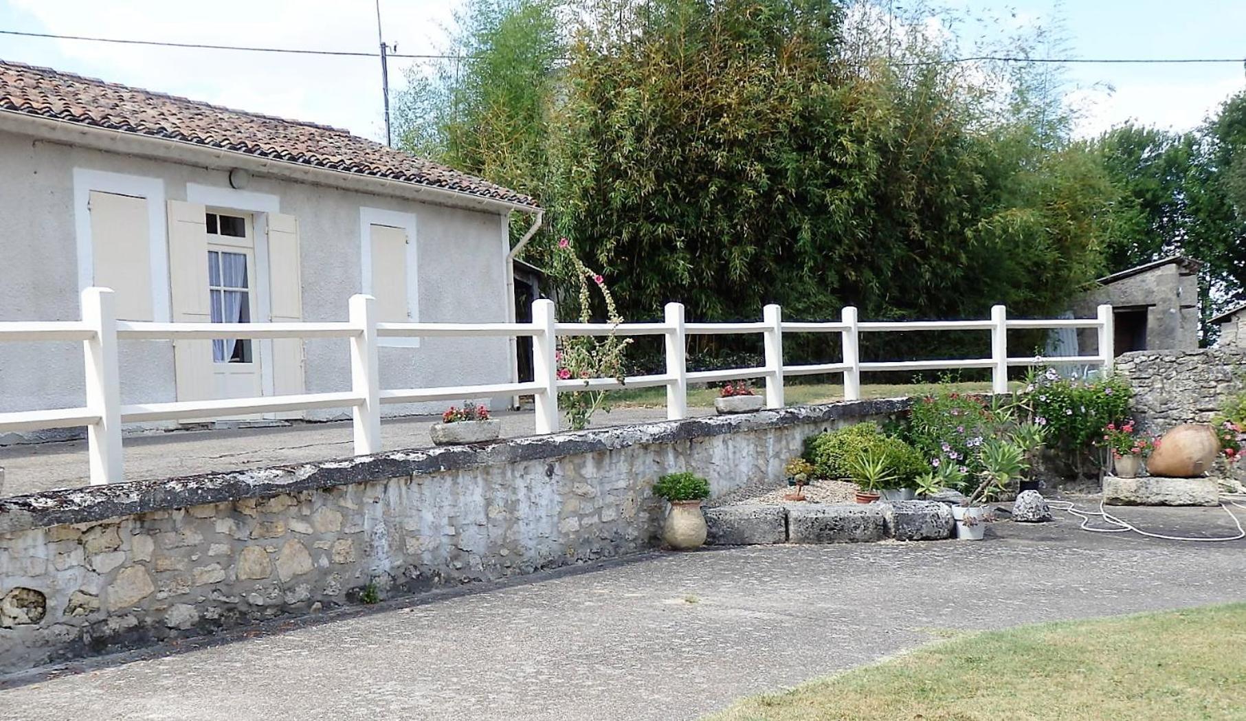 Domaine De Laroque Lou Maisouet Кастелжалу Екстериор снимка