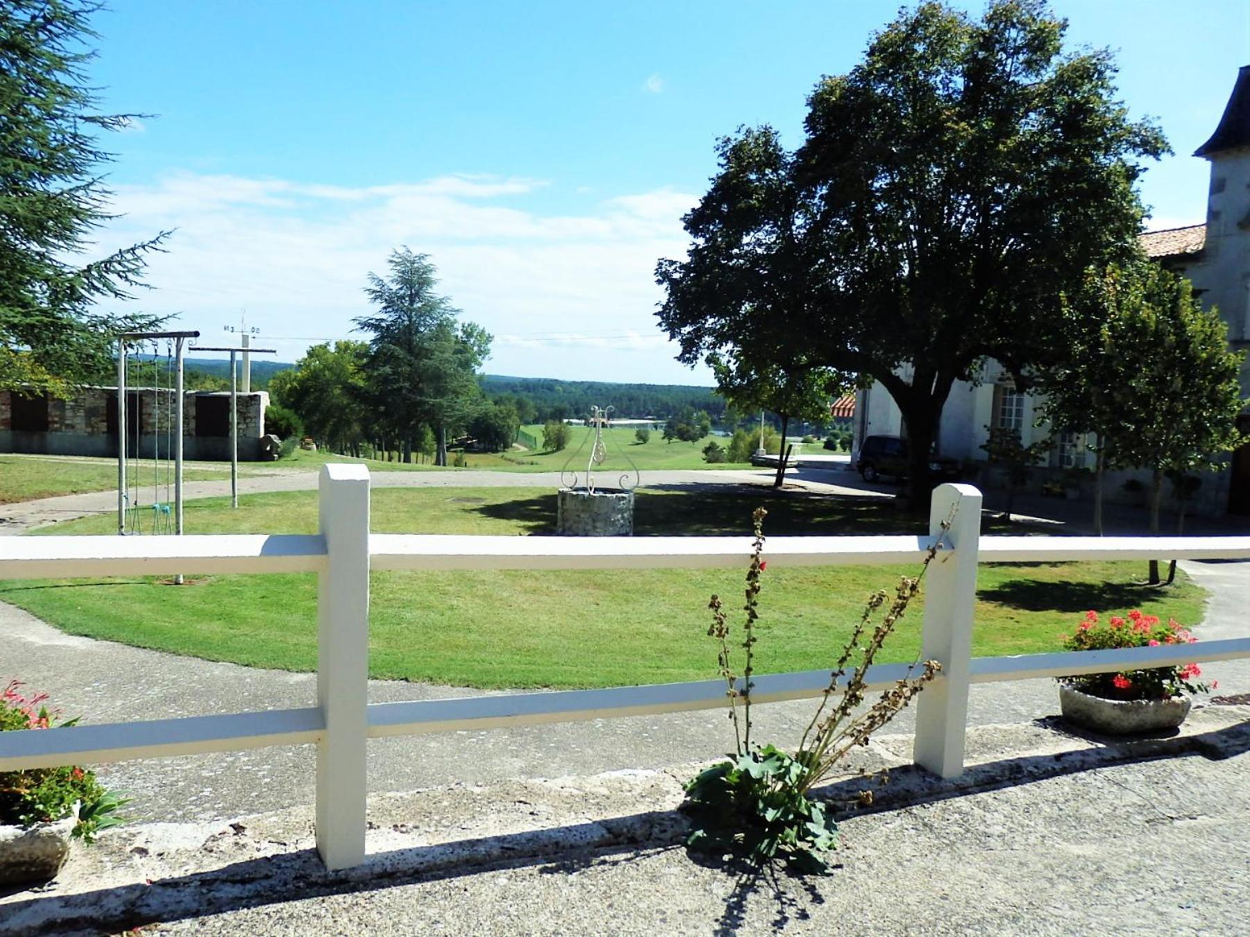 Domaine De Laroque Lou Maisouet Кастелжалу Екстериор снимка